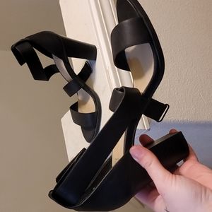 Simply Vera Vera Wang Black Leather Heels